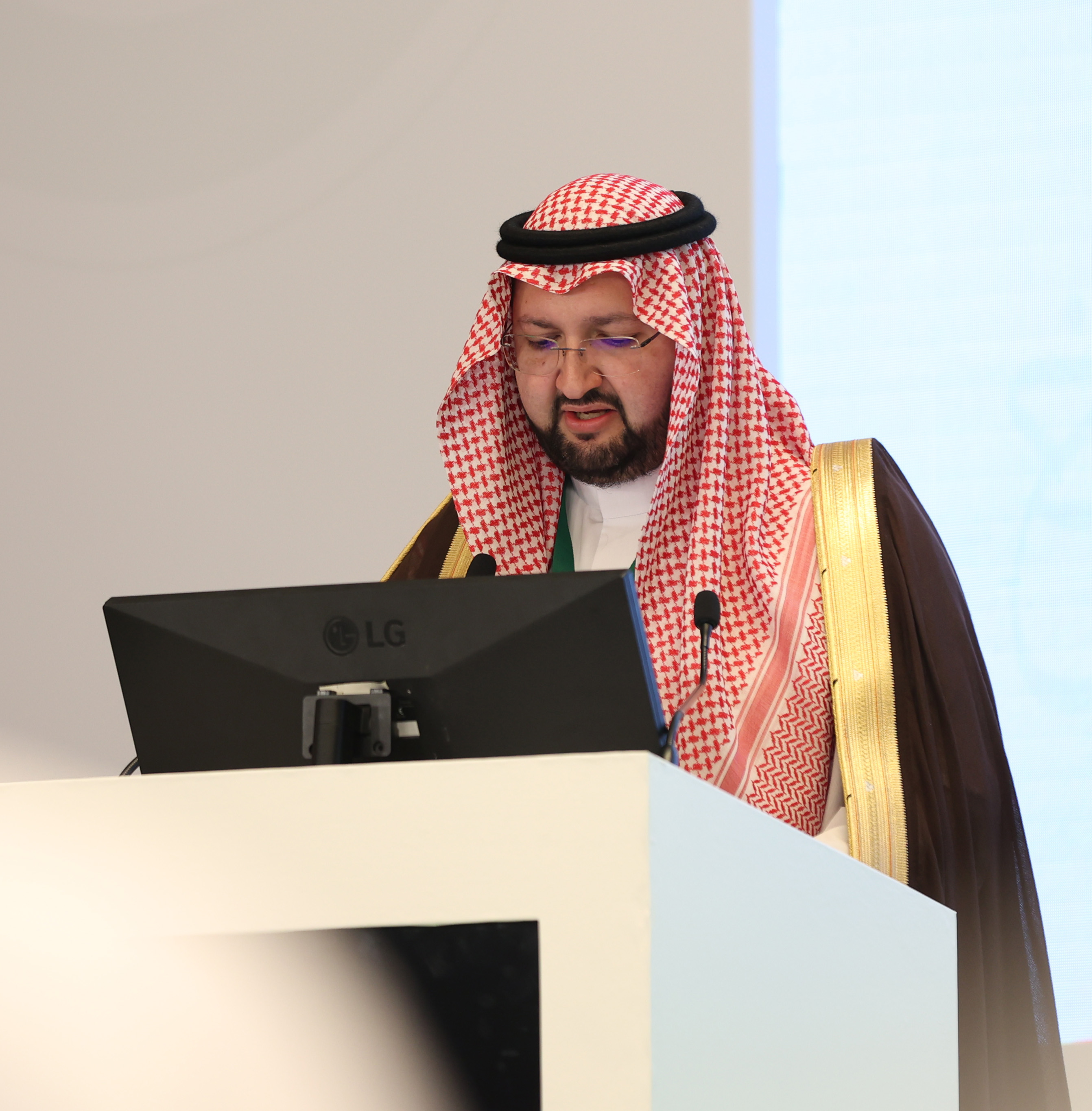 صاحب السمو الملكي 
الأمير عبدالعزيز بن طلال  آل سعود